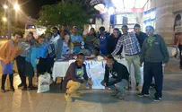 החניכים הציבו "דוכן סיגד" בקניון