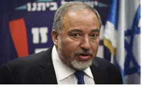 Liberman, Mossad Men Reportedly Met Top Arab Official in Paris