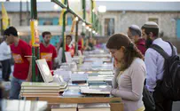 Yeshiva University Students Present Annual Seforim Sale