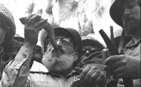 ספר התורה שנשא הרב גורן חוזר לצה"ל