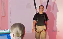 איך זה שקשיש אחד נופל?