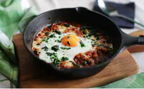 Thinkstock Watch: UN Chief Tries Shakshouka on Independence Day