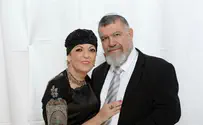 האישה שמאחורי הקלעים