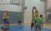 אבות שלושת הנערים מול וותיקי מכבי תל אביב