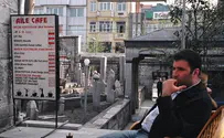 Turkish Woman Walks Out on Bill for 35 Refugee Children