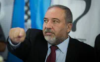 ליברמן: "לצערנו - אבו מאזן עדיין איתנו"