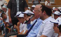 President Sings with Israeli Schoolchildren