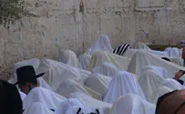 Thousands Flock to Kotel for Birkat Kohanim, Hakhel