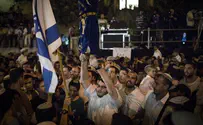 Thousands Demand: Take Off Gloves, Fight the Enemy
