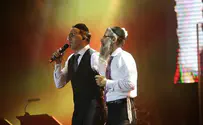Hassidic 'Giants' Fried and Shwekey Unite the Jewish Soul