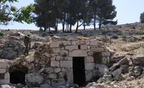 פלסטינים הרסו מערת מילוט מימי בר כוכבא