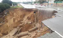 הצפות באשקלון: כביש קרס, מכוניות שקעו במים