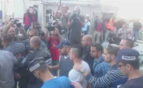 צילום: אלירן אהרון Watch: Onlookers applaud as terrorist stabber apprehended