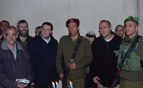 נר שני של חנוכה בקבר יהושע בן נון