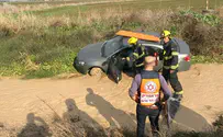התדרדר עם רכבו לתעלת מים וחולץ
