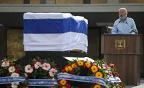 איומים כמס שפתיים     