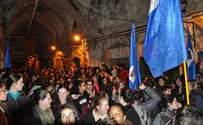 600 Jews encircle the Temple Mount in prayer