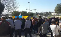 "משתמשים בעובדים המוחלשים כקלף מיקוח"