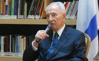 Peres 'feels well', but to remain in hospital