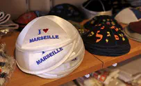 Italian paper distributes kippot in protest over anti-Semitism