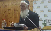 הרב אריאל: לצמצם באכילת בשר