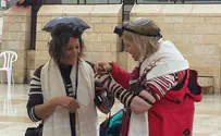 בקושי מניין לסדנת התפילין של "נשות הכותל"