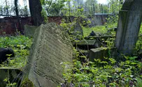 Will Poland revoke award given to Jewish Historian?