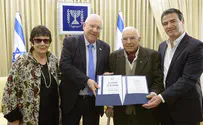 President honors legendary 90-year-old Mossad agent