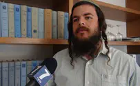 "ידידים לא דוקרים אחד השני"