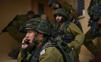 Arab terrorist hurls bomb at Israeli car