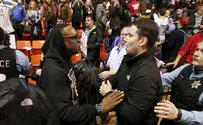 Protesters threaten Trump, block campaign rally