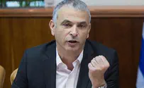 Photo: Yonatan Sindel / Flash 90 Kahlon fumes: We freeze construction, they murder