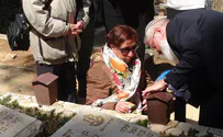 עליה מרגשת לקבר החלל שנפל ב-48'