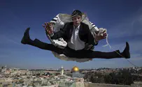 Jean-Claude Van Damme prays at Kotel, loses Israel fight
