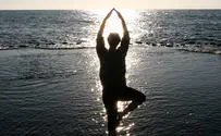 Violent farmer aborts flight - with yoga