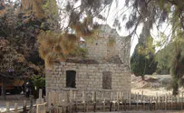 סבסטיה: חייל גולני ולצידו דגל אש"ף 