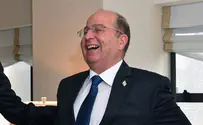 Ya'alon unfazed by insults at rally for IDF soldier