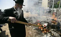 Environmentalists: Burn chametz, not plastic bags