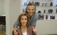Hollywood hairstylist ditches LA, helps terror victim