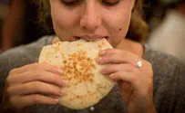 Provocation? Man sells bread in Bnei Brak on Passover