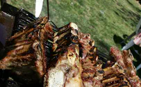 Report: Arab men barbecue in Jewish cemetery