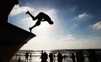 Gazan freerunner seriously hurts himself, Israel treats him