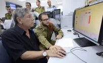 צילום: גפן רזניק, פלאש 90 צפו: ניצול השואה מפעיל את הצפירה