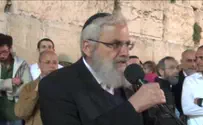 האב השכול בשיחת חיזוק לחוגגים בכותל