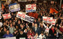 עשרות אלפים הפגינו נגד ההקפאה