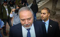 Cabinet storm: Liberman tells IDF officers not to answer Bennett