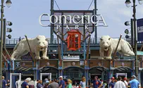 Holocaust survivor sings national anthem at Detroit Tigers game