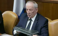 היועמ"ש לשעבר מגן על הרב פירר