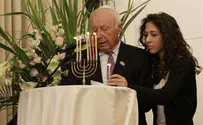הדלקת נרות חנוכה עם ניצולי השואה