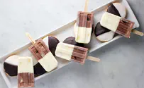 Sheri Silver Black and white cookie popsicles